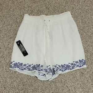 Bebe White Floral Embroidered Women's Shorts Sz Small Lined New With Tags